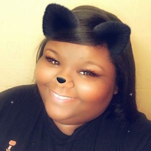 Meet your Posher, Deedee